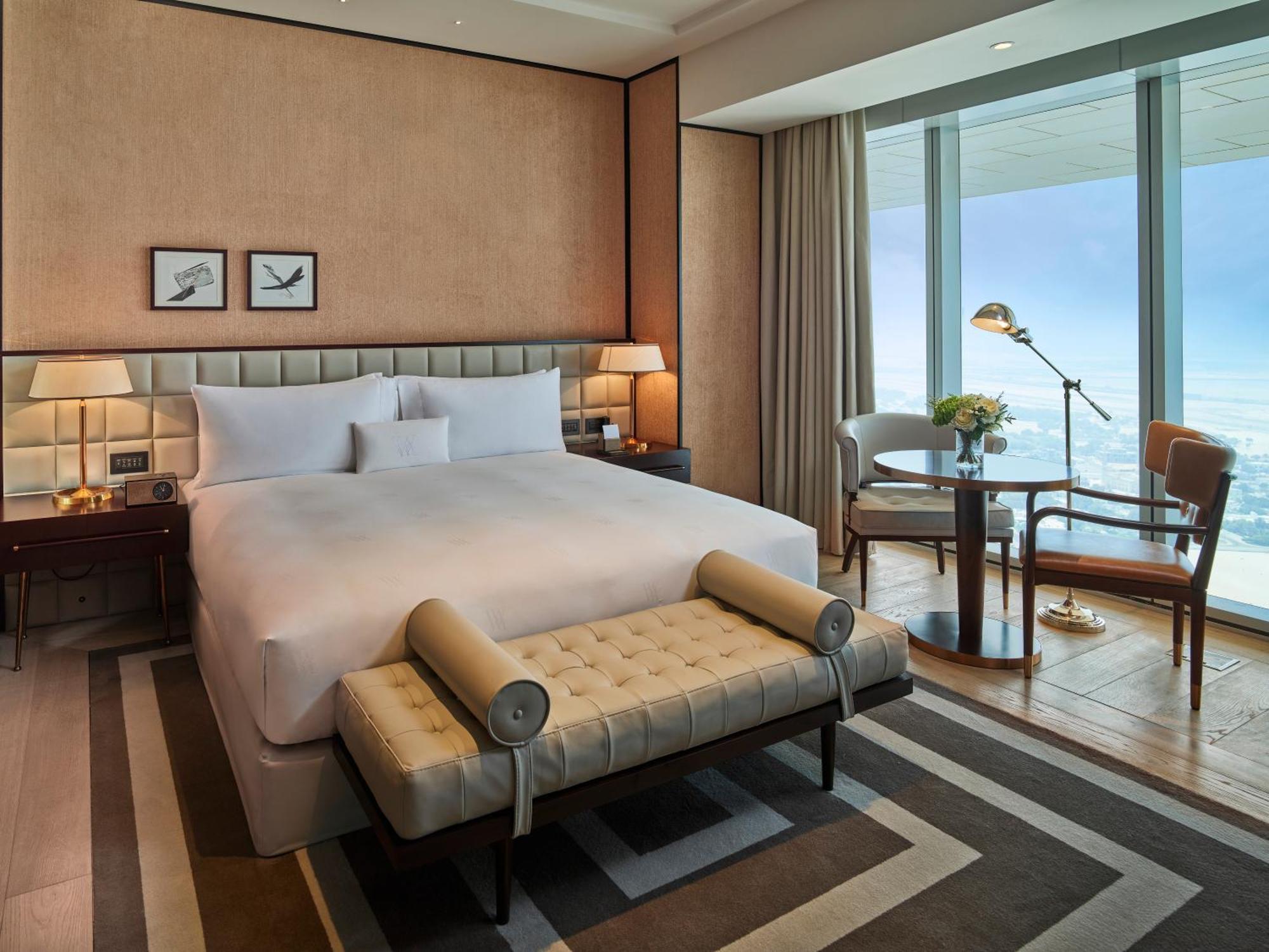 ウォルドルフ アストリア ドバイ インターナショナル ファイナンシャル センター エクステリア 写真 A bedroom at the Ritz-Carlton, DIFC